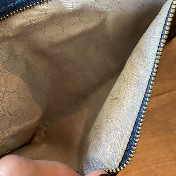 Authentic Michael Kors wristlet - Navy Blue - USED in great condition - Picture 4 of 8